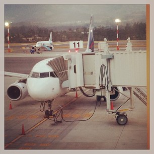 #lan #airlines #airbus at #mariscalsucre #airport near #quito #ecuador -- the #plane that will take me to #cuenca tonight- #travel #instatravel #airliners #planespotting #aircraft #planes #airplanes