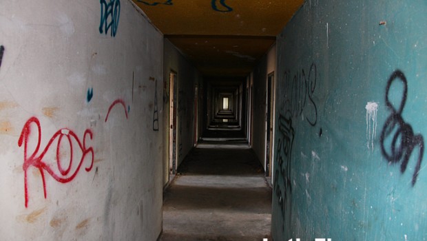 Another view of an abandoned hallway in the El Ponce InterContinental.