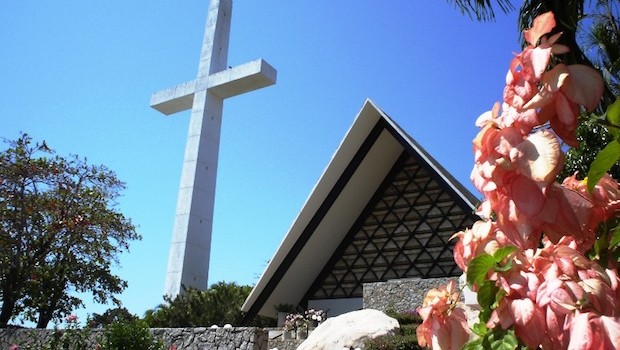 The Chapel of Peace sits atop a cliff in Acapulco, Mexico. Photo: Mitrush