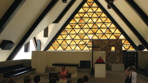 The Chapel of Peace in Acapulco has pleasant rectangular elements. Photo: Prayitno