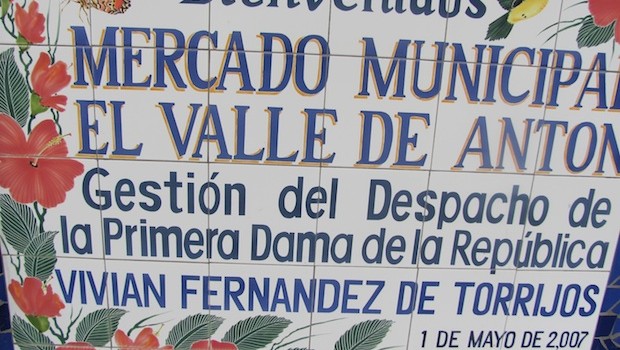 Welcome sign at El Valle de Antón, Panama. Photo: Hal Peat