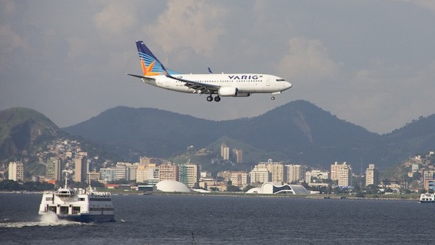 A Varig Boeing 737 about to land at Santo Dumont airport in Rio de Janeiro.