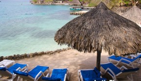 The beach at San Pedro de Majagua is popular with day visitors to Islas del Rosario.