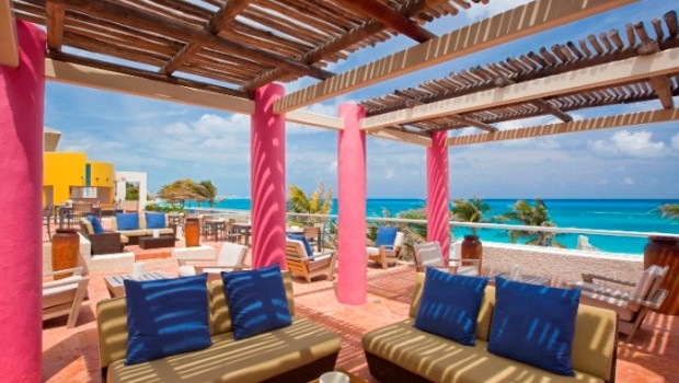 The lobby bar terrace at the Westin Resort & Spa, Cancun.