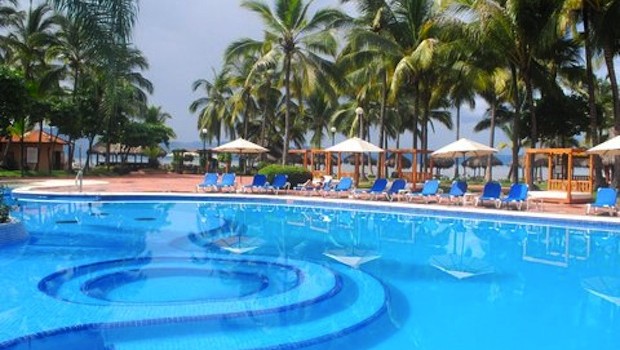 The large swimming pool at Fiesta Americana Puerto Vallarta hotel.