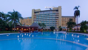 A fabulous pool and landmark architecture make El Panama hotel stand out.