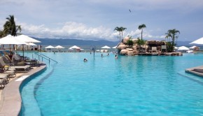 The large beachfront pool at CasaMagna Marriott Puerto Vallarta.
