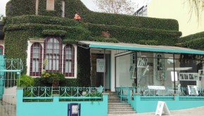 Teor/ética is an interesting art gallery in San Jose, Costa Rica.