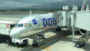American Airlines Boeing 757 in OneWorld livery, at Quito airport.