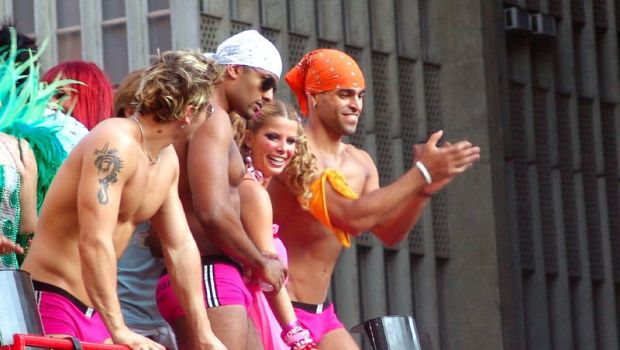 https://latinflyer.com/wp-content/uploads/2014/11/2005-GayPrideSaoPaulo-Truck2-620x350.jpg