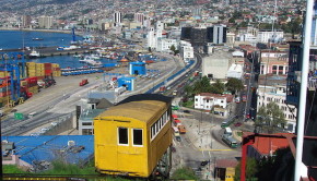Ascensor Artillería funicular railway in Valparaiso, Chile. Photo: Javier Rubilar