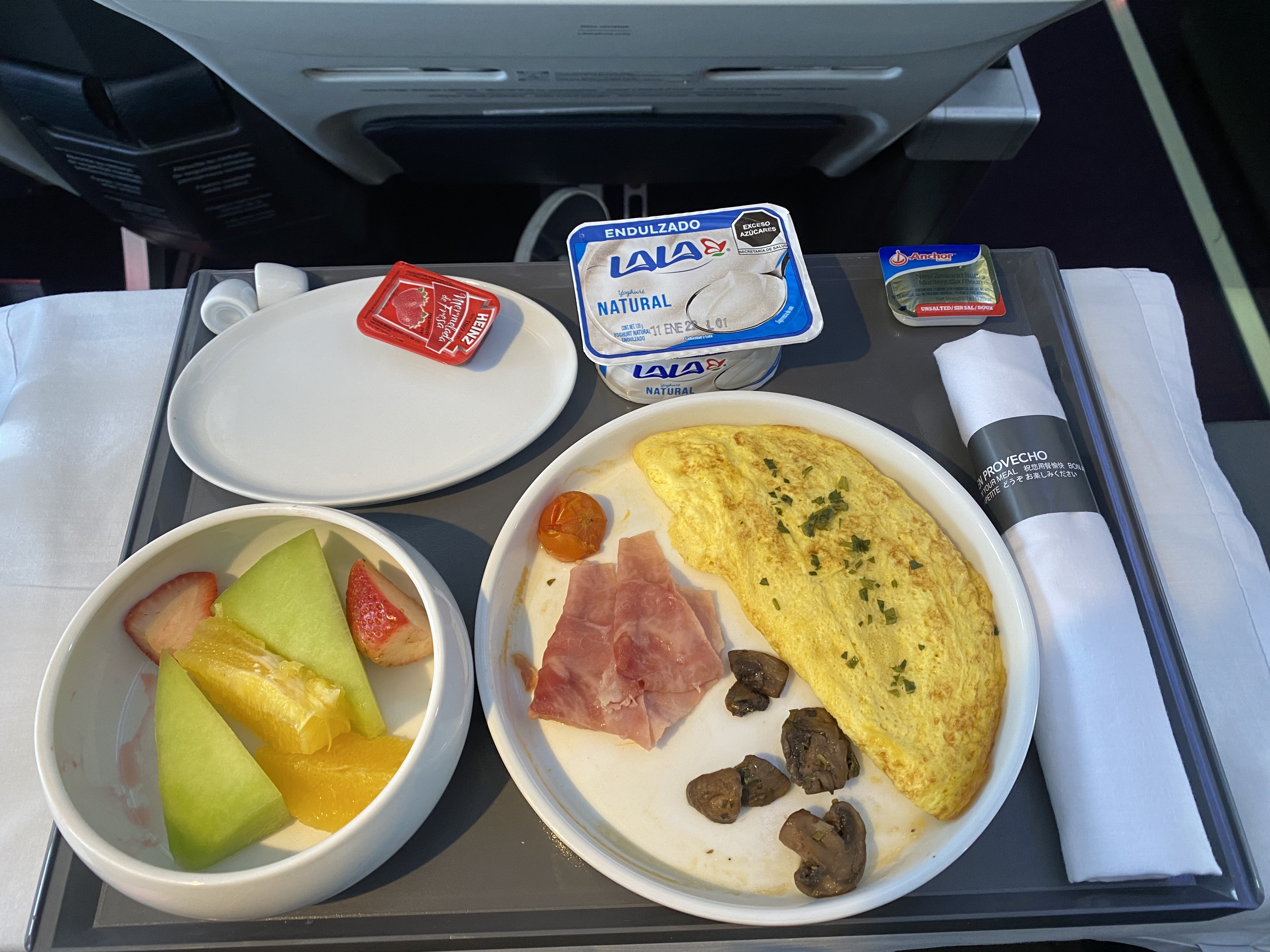 airline food on Aeromexico first class